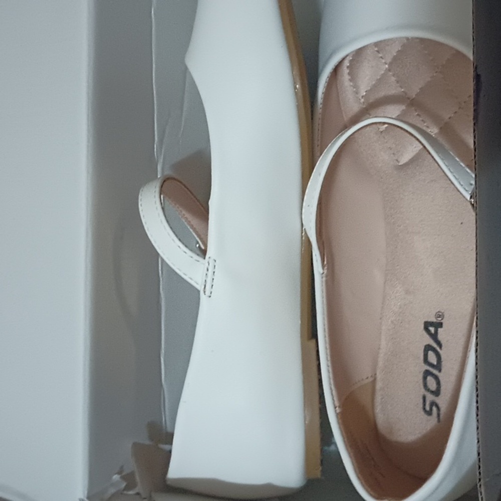 Shoes - Picture 4 of 4